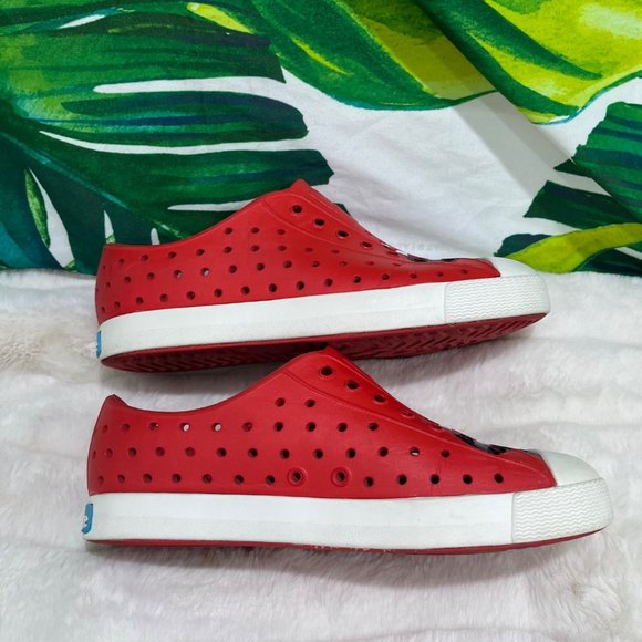 Disney Native Kids J2/ 7 Years Red Minnie Mouse Slip On Park Walking Shoes - Picture 4 of 6